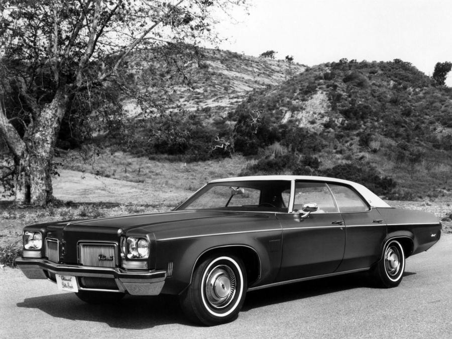  Oldsmobile Delta 88 Royale Holiday Sedan 1972 года  (фото 2 из 2)